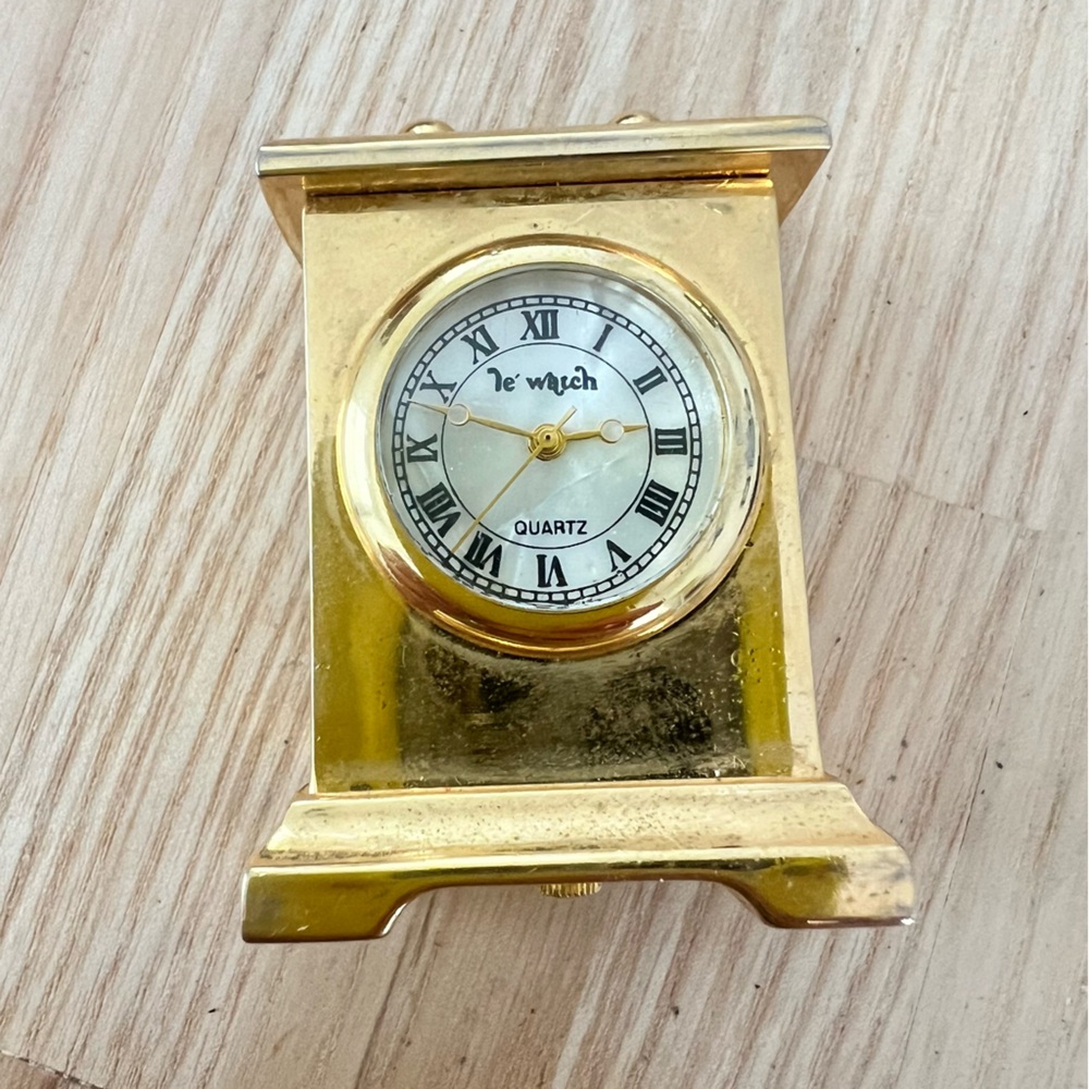 Vintage Le watch Mini gold tone desk clock NEW BATTERY